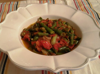 Стручковая фасоль, тушенная с помидорами