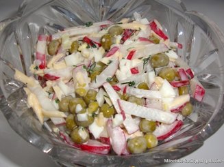 Салат из редиса с сыром и яйцами