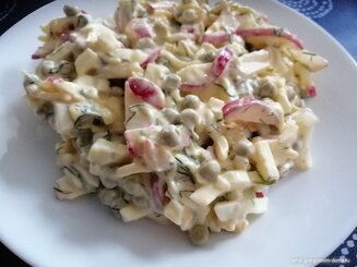 Салат из редиса с сыром и яйцами
