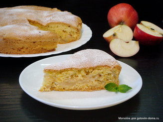Шарлотка с яблоками