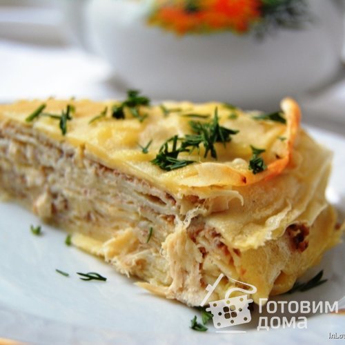 Блинный пирог с курицей и грибами