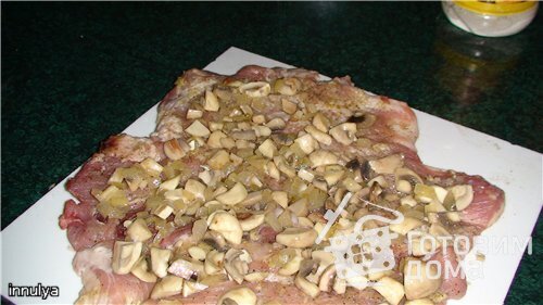 Рулет мясной с грибами фото к рецепту 3