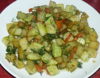 Жареная картошка с кабачком