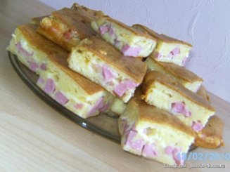 Заливной пирог с колбасой и сыром