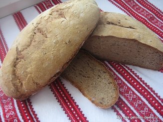 Хлеб со смешанной мукой и семечками на ржаной закваске