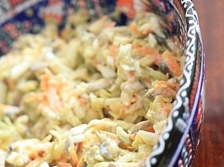 Грибной салат с сыром, морковью и солеными огурцами
