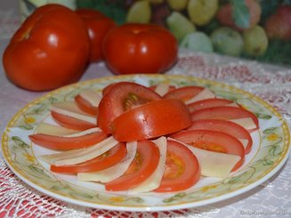 Салат "Капрезе" (помидоры с моцареллой)