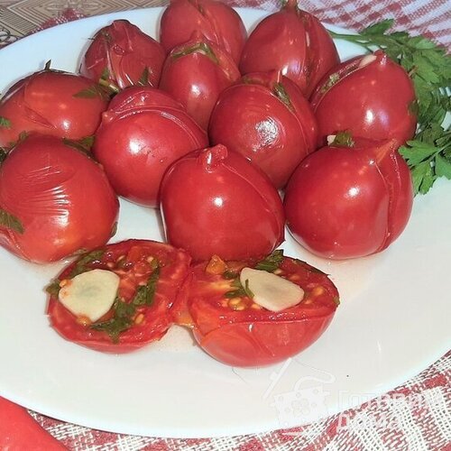 малосольные помидоры с чесноком и зеленью