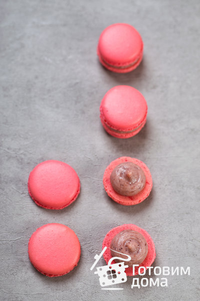 Клубничные макаронс на итальянской меренге (Macarons a la fraise) фото к рецепту 32