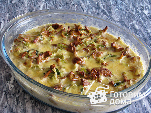 Мясная запеканка с лисичками и пореем