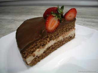  Шоколадный торт с малиновым и лимонным кремом