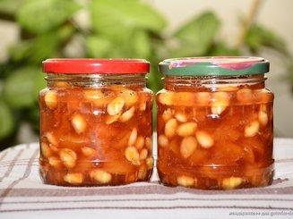 Варенье из персиков с орешками и мёдом