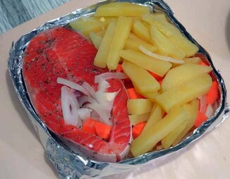 Красная рыба запеченная с картошкой