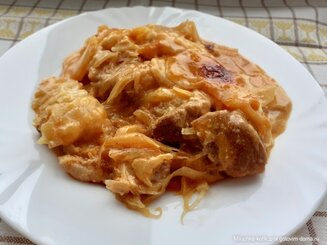 Гуляш из квашеной капусты под картофельным гратеном