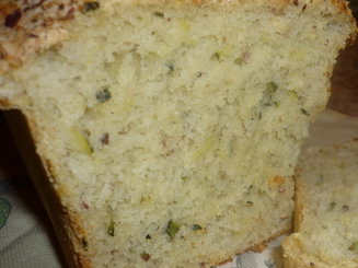 Хлеб с цуккини и лесными орехами