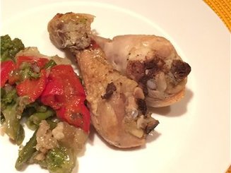 Курица запеченная с овощами