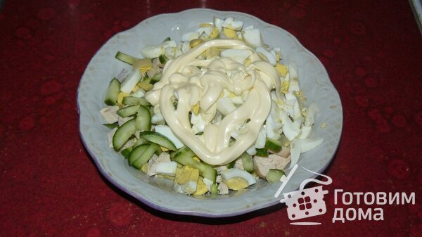Салат с авокадо, яйцом и курицей. фото к рецепту 5