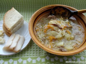 Щи из свежей капусты с курицей