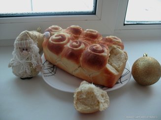 Сдобный хлеб с узором