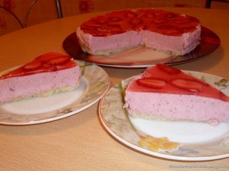 Торт с клубничным муссом и желе