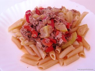 Паста с тунцом и овощами