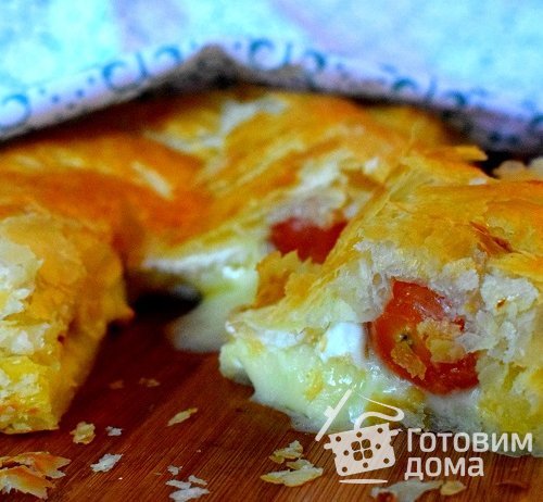 Пирог с помидорами и сыром бри