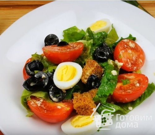 Cалат с сухариками и сыром фета
