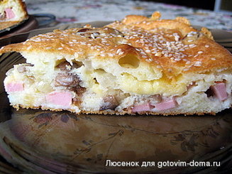 Заливной пирог с колбасой и сыром