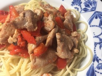Свинина, тушеная с вином и перцем