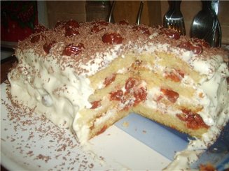 Торт с персиками, миндалем и шоколадом