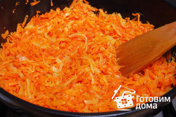 Рыба, запеченная с луком и морковью под сырно-майонезной корочкой фото к рецепту 2