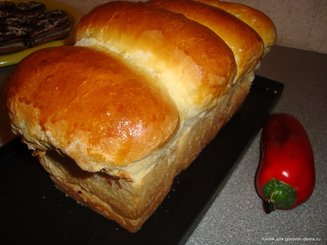 Хлеб с брынзой и зеленью