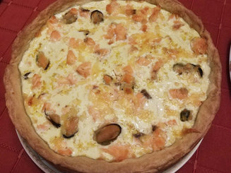 Пирог с лососем и сыром (киш лорен)