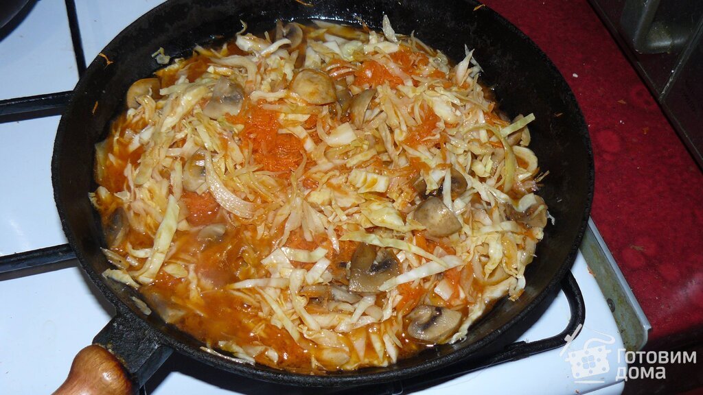Жареная капуста с грибами
