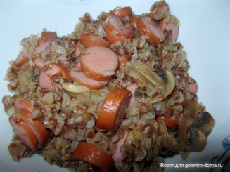 Гречка с сосисками и грибами