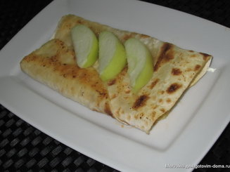 Яблочные рулетики из лаваша