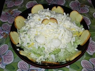 Хрустящий салат из пекинской капусты с сыром и сухариками