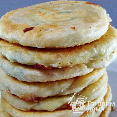 ЛЕПЕШКИ С ЛУКОМ И СЫРОМ, НА ПИВЕ