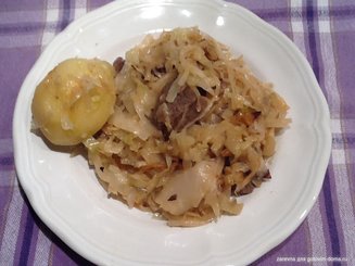Говядина с капустой и грибами