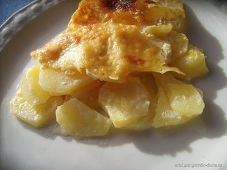 Картофель запеченый в молочном соусе