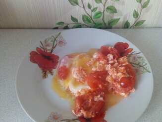 Яичница с помидорами
