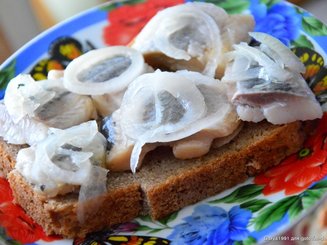 Сельдь, маринованная по-фински