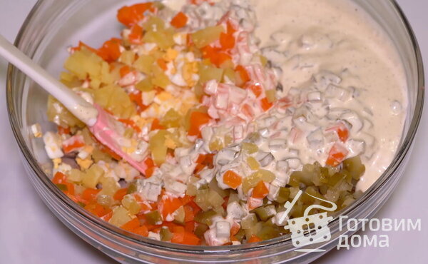 Праздничный салат Оливье с говяжьим языком фото к рецепту 9