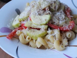 Паста с тунцом и овощами