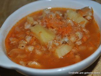 Густой суп из перловой крупы и квашеной капусты