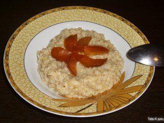 Овсянка с карамелизированной грушей