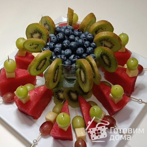 Фруктовая нарезка с арбузом.