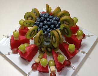Фруктовая нарезка с арбузом.