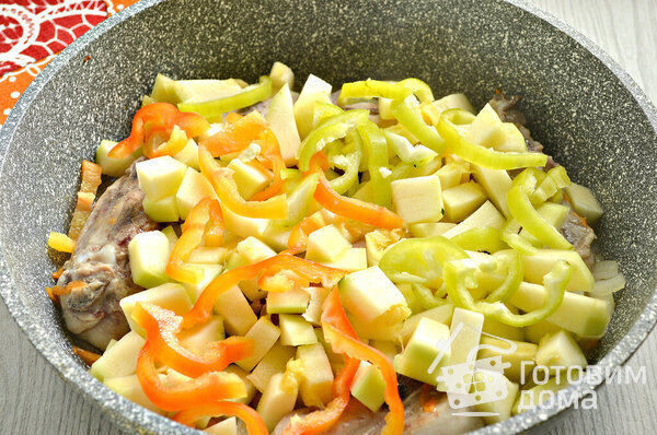 Куриные стейки на сковороде с овощами по-Махеевски фото к рецепту 3