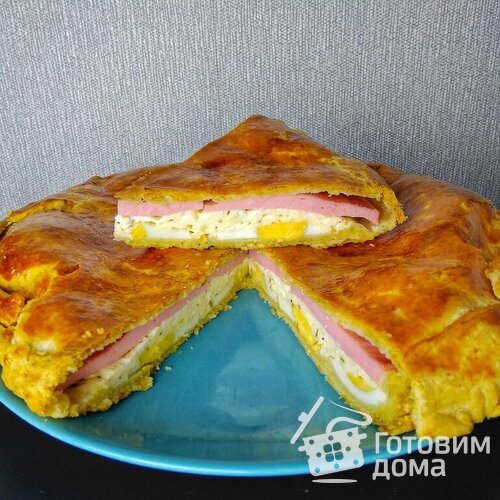 Пирог с плавлеными сырками и колбасой